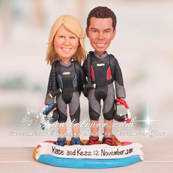 Couple in Scuba Diving Gears Holding Mask and Snorkel Cake Toppers - Click Image to Close