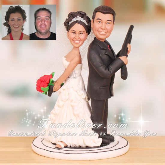 Back to Back Couple Carrying Handgun & Shotgun Cake Toppers - Click Image to Close